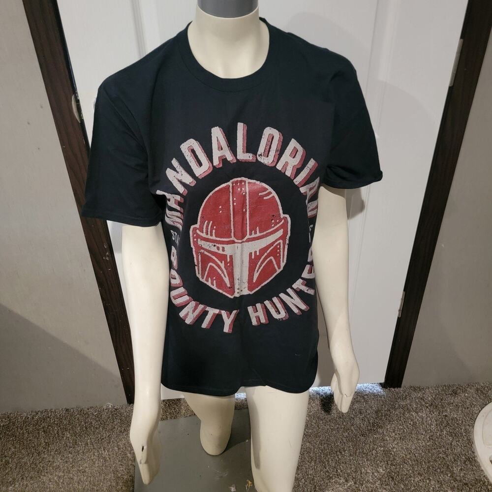 Mandlorian wars hunter bounty star black t-shirt